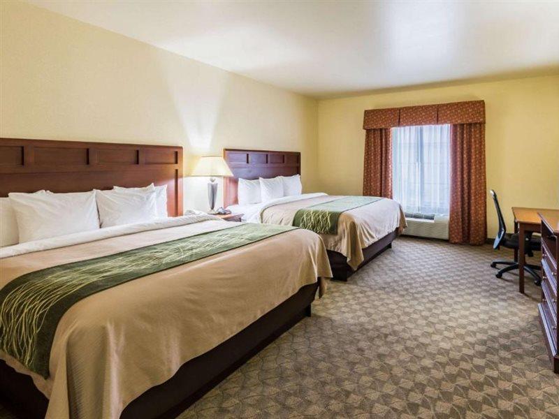 Baymont Inn & Suites By Wyndham Glen Rose Exterior photo
