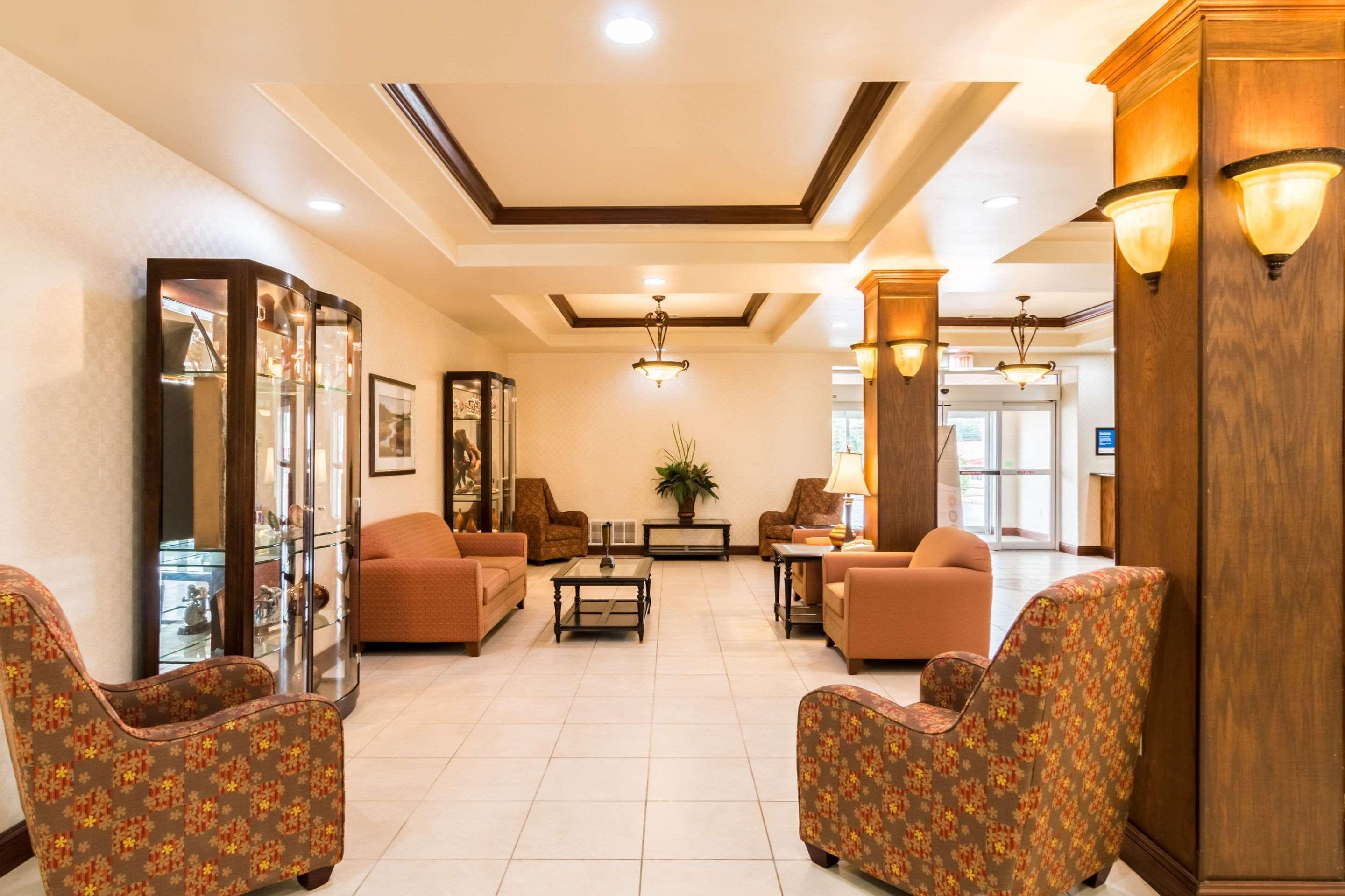 Baymont Inn & Suites By Wyndham Glen Rose Exterior photo