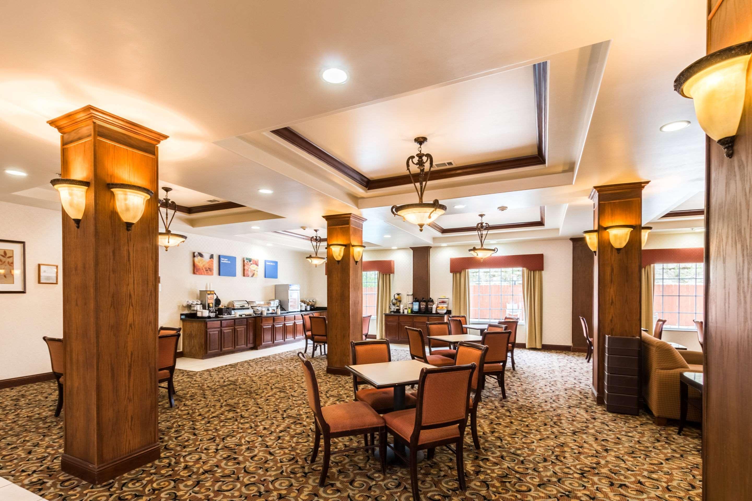 Baymont Inn & Suites By Wyndham Glen Rose Exterior photo