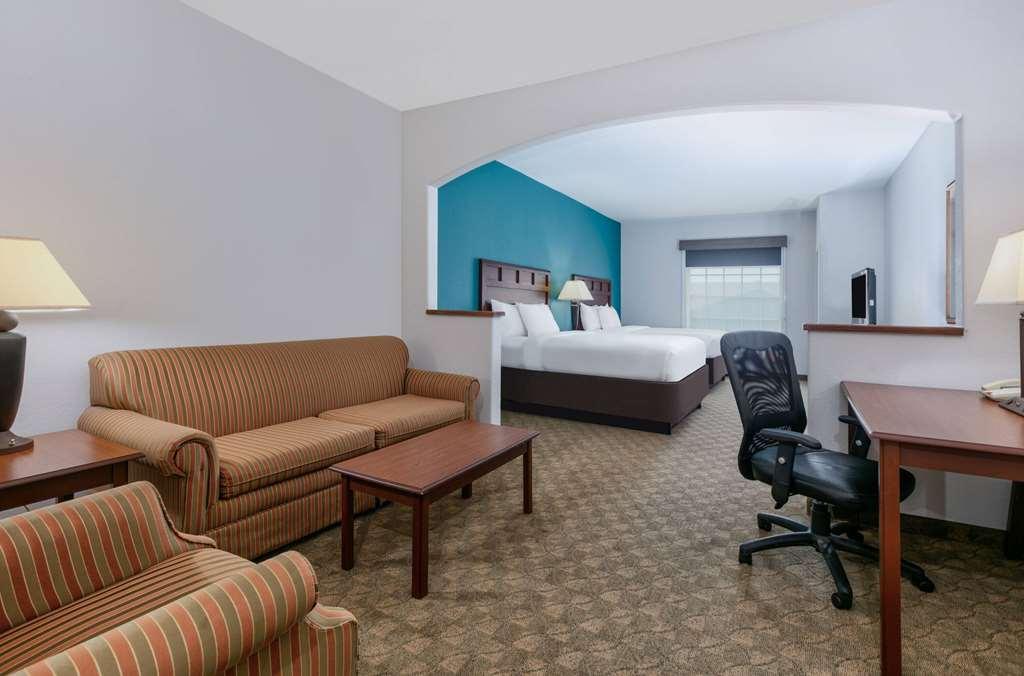 Baymont Inn & Suites By Wyndham Glen Rose Room photo