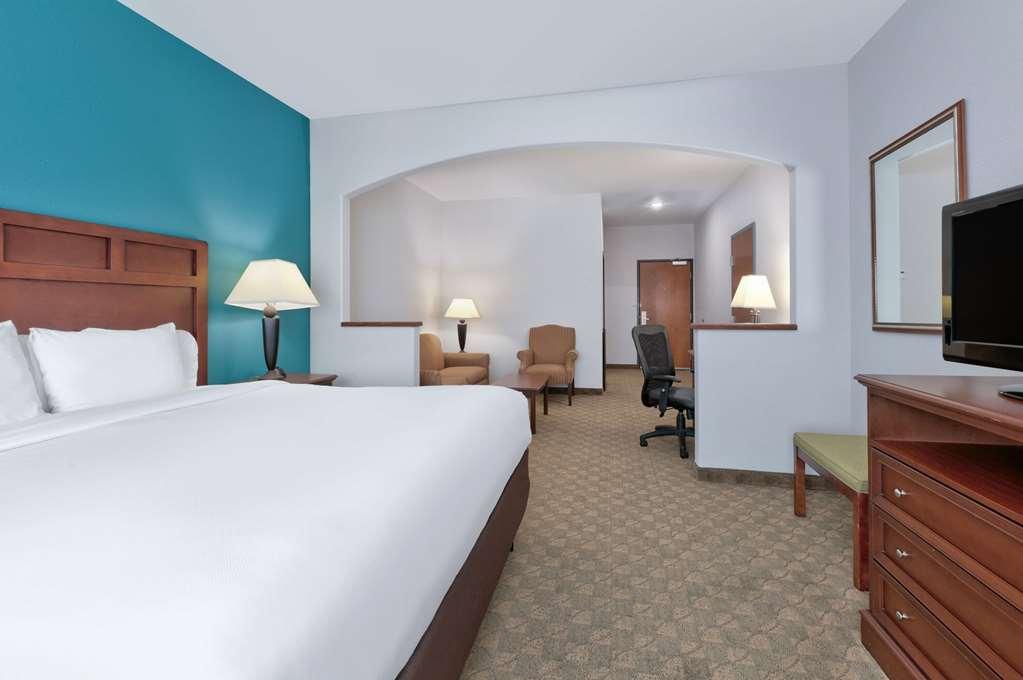 Baymont Inn & Suites By Wyndham Glen Rose Room photo