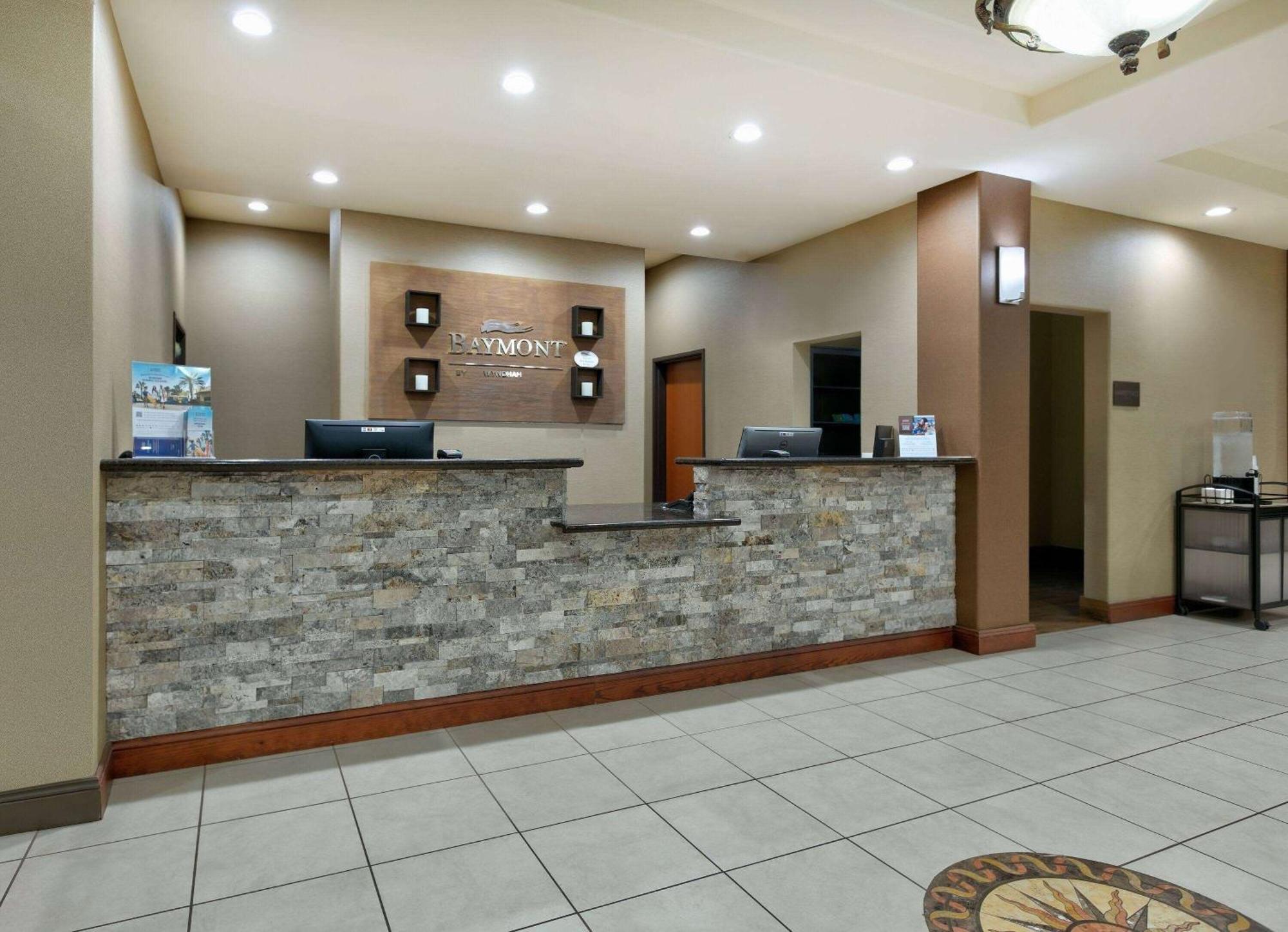 Baymont Inn & Suites By Wyndham Glen Rose Exterior photo
